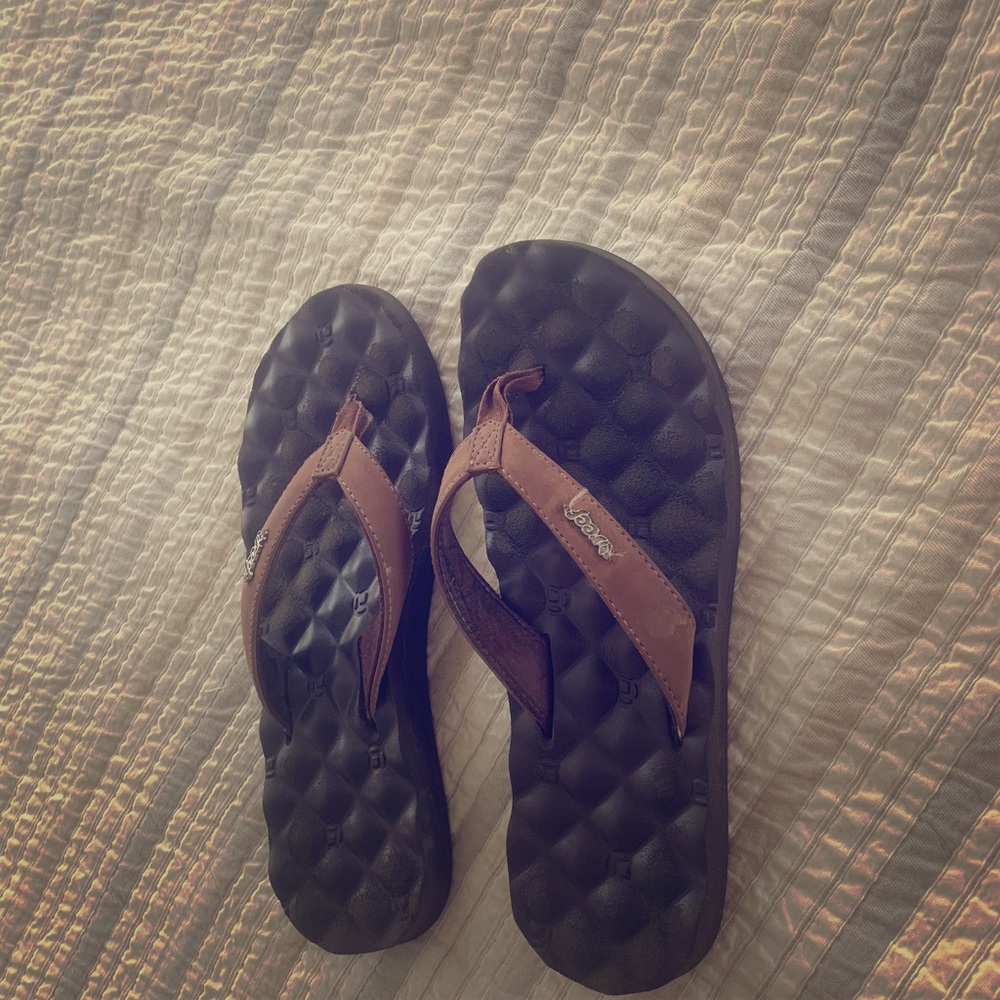 Sanuk Flip Flops